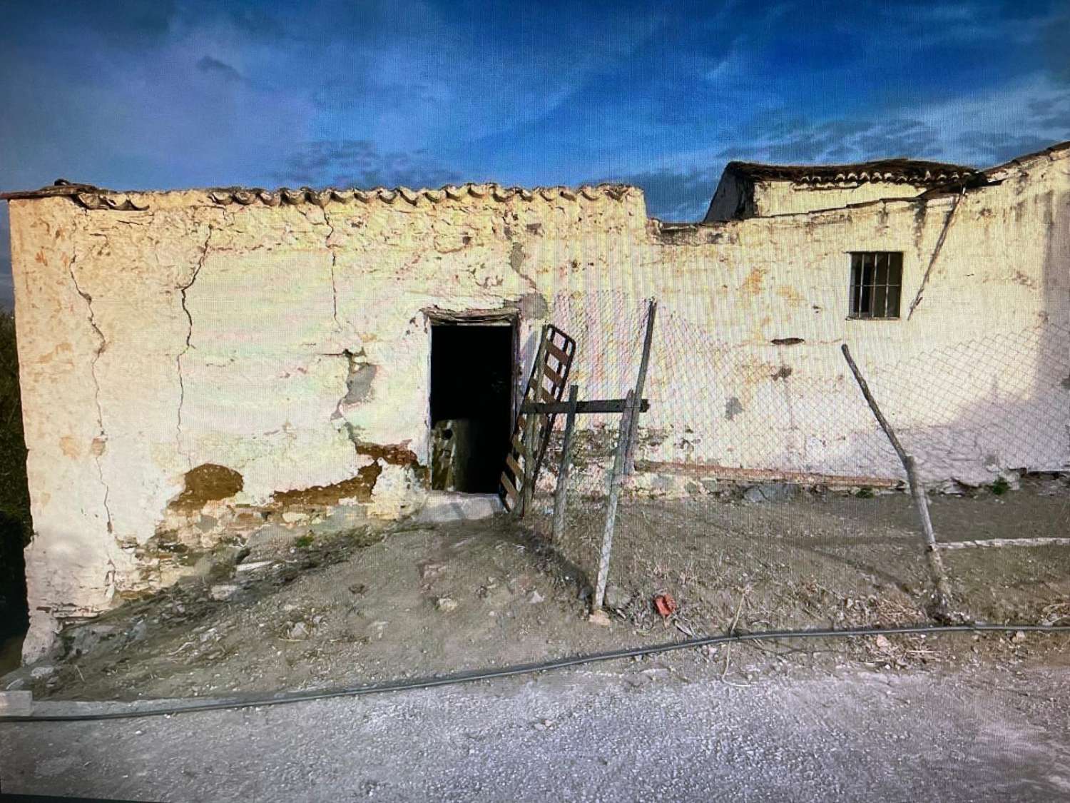 casa con terreno a la caleta de velez da riformare