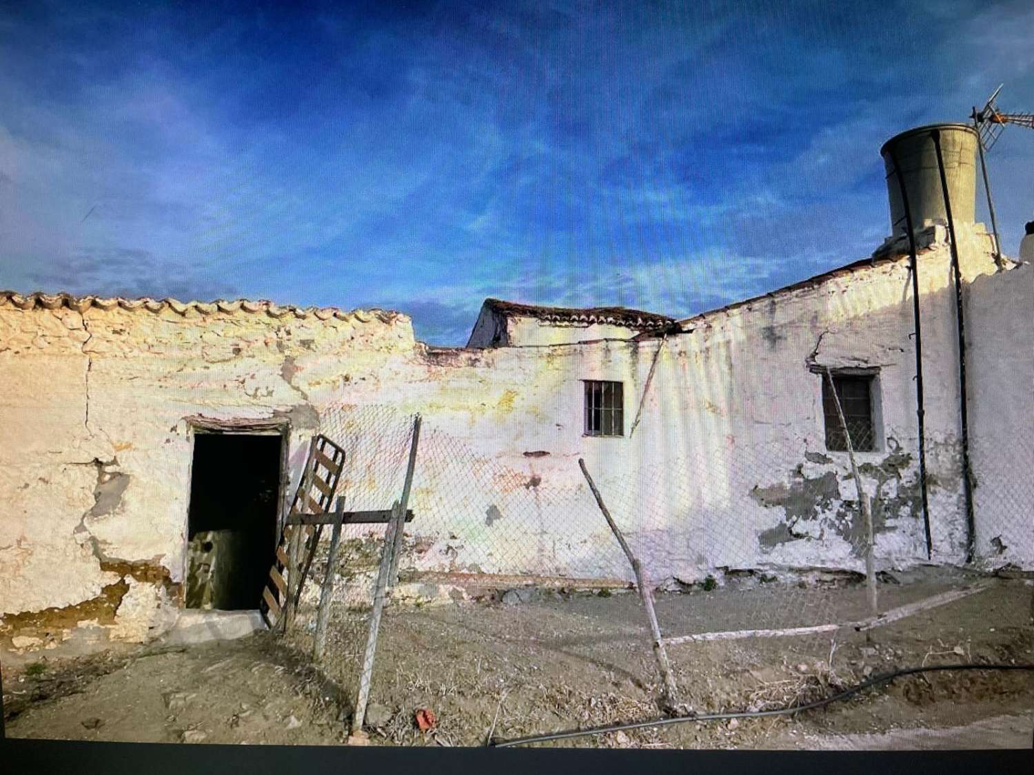 casa con terreno a la caleta de velez da riformare