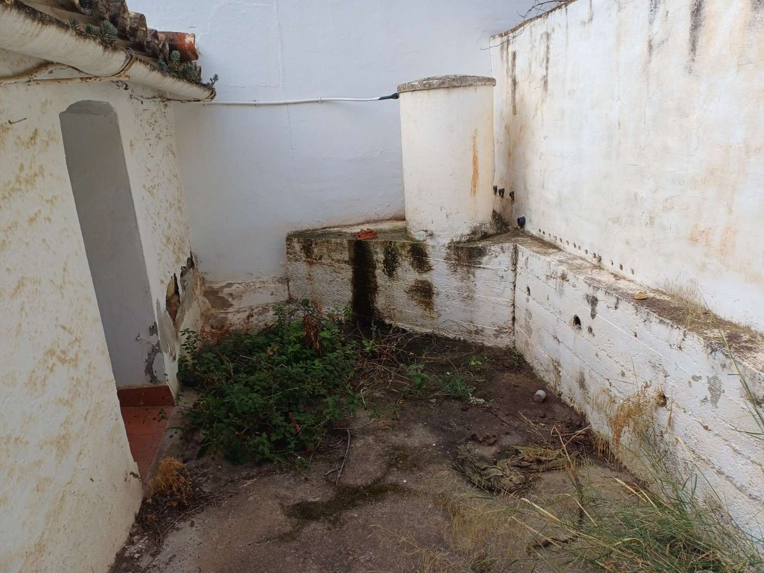 village house with plot in el borge