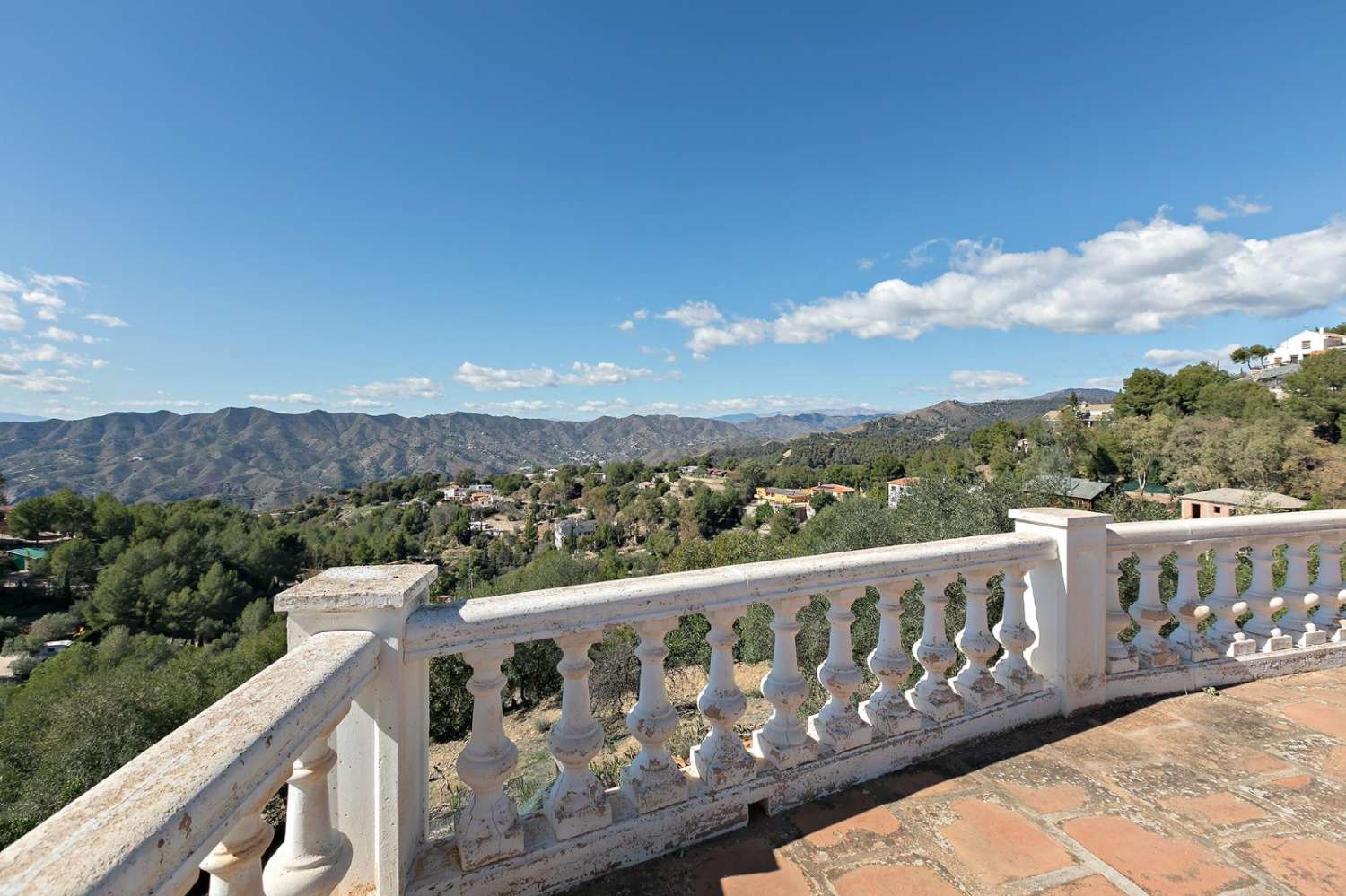 Chalet in den Bergen von Malaga mit Pool